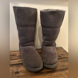 UGG Women's Sz 10 Classic Tall II Gray Boots Sheepskin Suede Cozy Warm